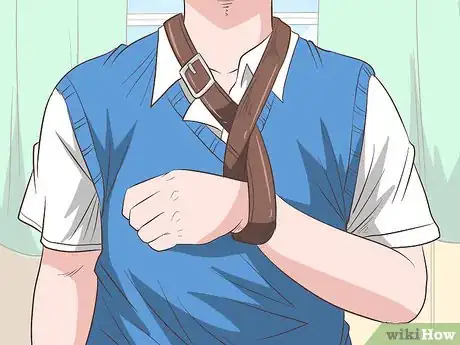 Imagen titulada Make a Sling for Your Arm Step 12