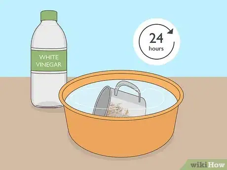 Imagen titulada Clean Rust and Stains from a Tin Step 5