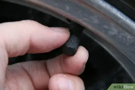 Imagen titulada Check and Add Air to Car Tires Step 15