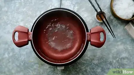 Imagen titulada Cook a Noodles and Egg Quick Meal Step 1