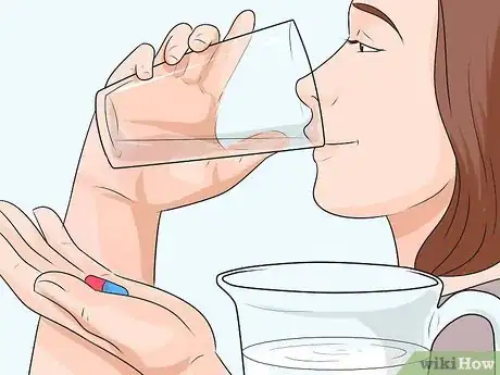 Imagen titulada Swallow a Pill Step 10