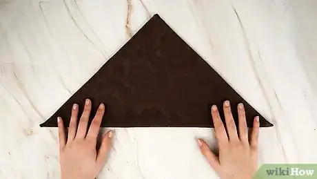 Imagen titulada Fold Napkins in a Fancy Formal Style Step 17