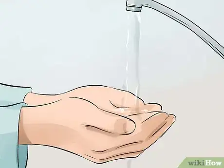Imagen titulada Change a Heavy Flow Menstrual Pad Step 8