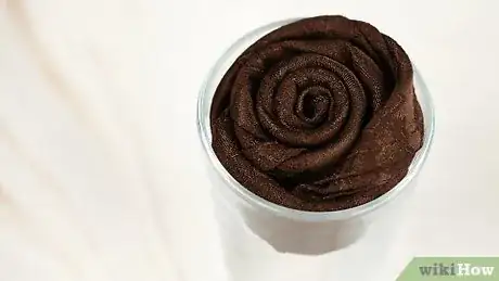 Imagen titulada Fold Napkins in a Fancy Formal Style Step 15