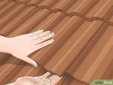 Imagen titulada Paint a Roof Step 2