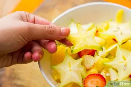 Imagen titulada Eat a Star Fruit Step 5