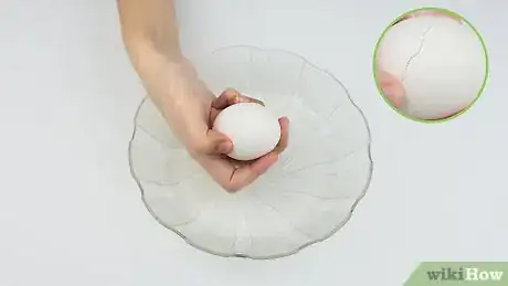 Imagen titulada Break an Egg Step 3
