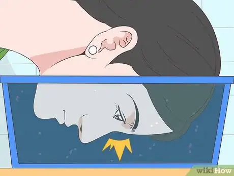 Imagen titulada Get Stuff out of Your Eye Step 9
