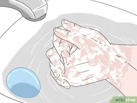 Imagen titulada Remove Glass from a Wound Step 1