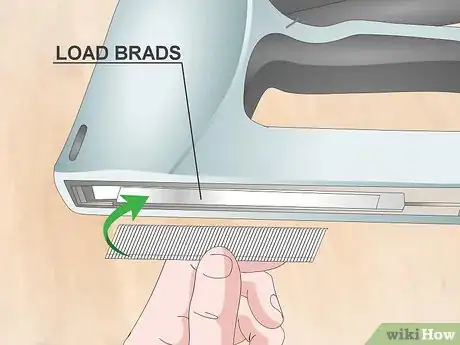 Imagen titulada Load a Staple Gun Step 10