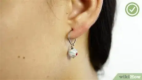 Imagen titulada Make Fake Earrings Step 6