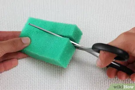 Imagen titulada Make Sponge Water Toys Step 4