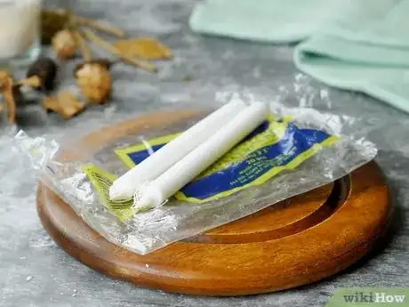 Imagen titulada Melt Candles Step 6