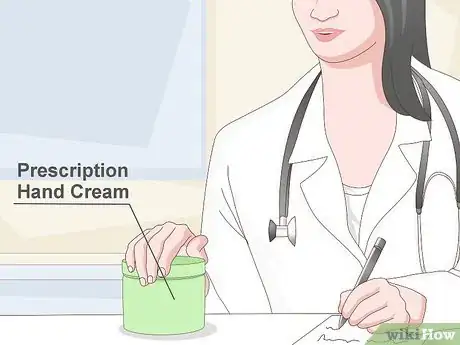 Imagen titulada Heal Dry Cracked Hands Step 6