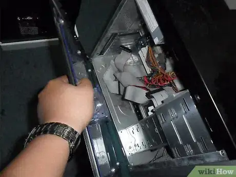 Imagen titulada Remove a Hard Drive Step 3