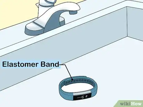 Imagen titulada Clean a Fitbit Band Step 1