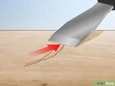 Imagen titulada Fill Cracks in Wood Step 4