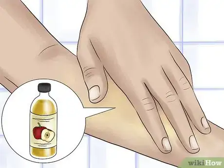 Imagen titulada Shave Your Arms Step 9