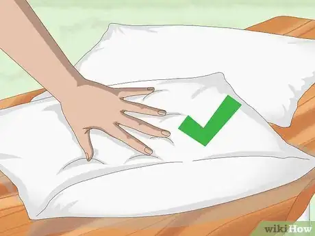 Imagen titulada Dry a Pillow Step 7