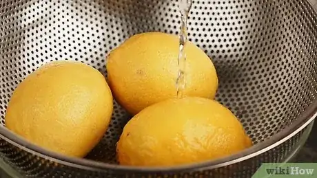 Imagen titulada Zest a Lemon Step 1