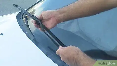 Imagen titulada Remove Windshield Wipers Step 1