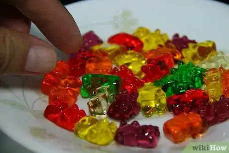 Imagen titulada Make Vodka Gummy Bears Step 6