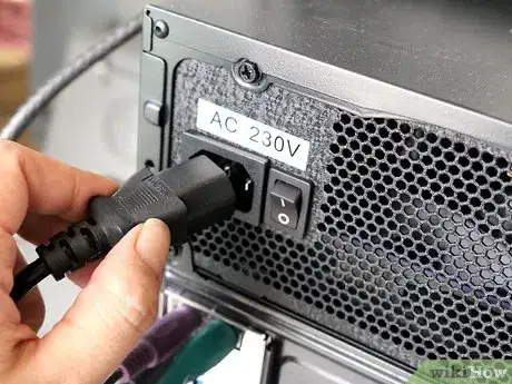Imagen titulada Clean a Desktop PC Motherboard Step 7