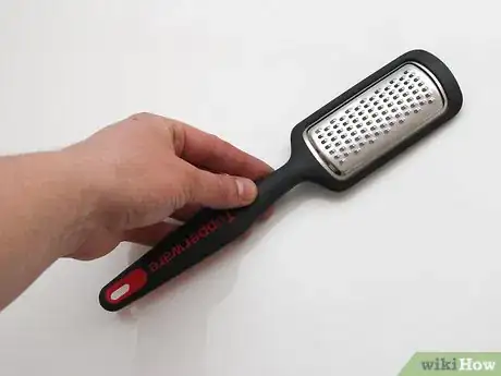 Imagen titulada Grate Nutmeg Step 1