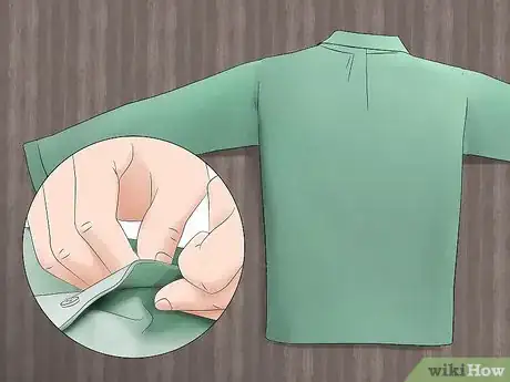 Imagen titulada Fold a Shirt for Business Travel Step 5