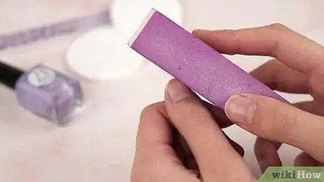 Imagen titulada Buff Your Nails Step 8