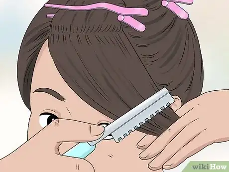 Imagen titulada Razor Cut Bangs Step 22