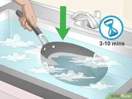Imagen titulada Clean Circulon Pans Step 1