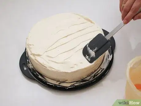 Imagen titulada Make a Drip Cake Step 2
