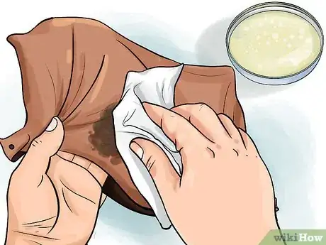 Imagen titulada Clean a Nylon Purse Step 9