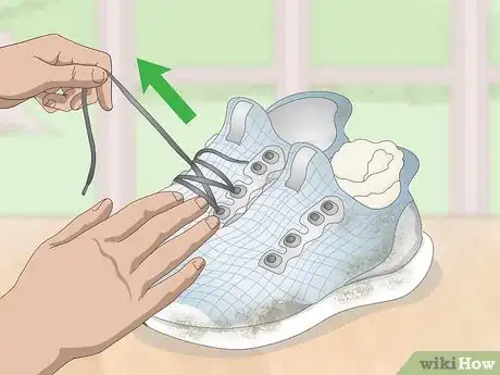Imagen titulada Clean Mesh Shoes Step 2