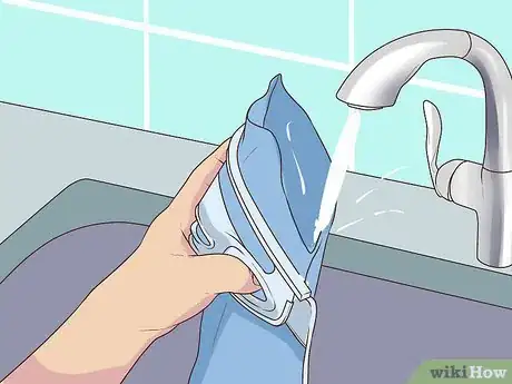 Imagen titulada Choose and Use a Hydration Pack Step 11