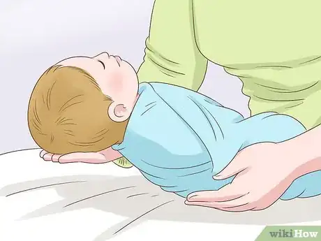 Imagen titulada Lift and Carry a Baby Step 2