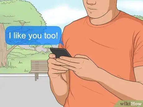 Imagen titulada Respond when a Girl Says She Likes You over Text Step 2