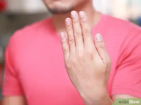 Imagen titulada Look Like You Are Pulling Your Thumb Off Step 2