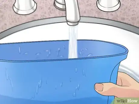 Imagen titulada Floss With Braces Step 11