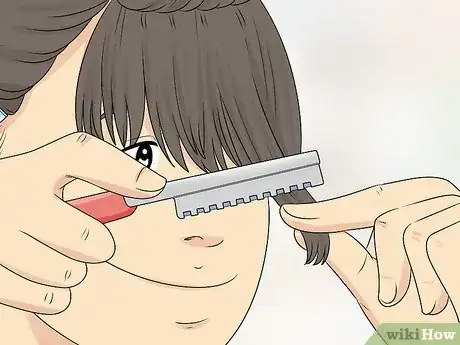 Imagen titulada Razor Cut Bangs Step 15