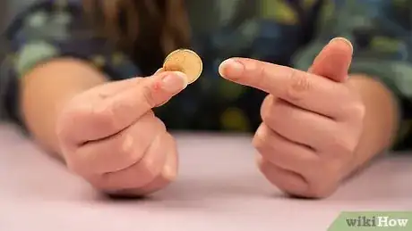 Imagen titulada Do a Simple Coin Magic Trick Step 1