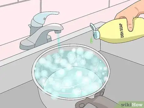 Imagen titulada Clean a Wax Pot Step 19
