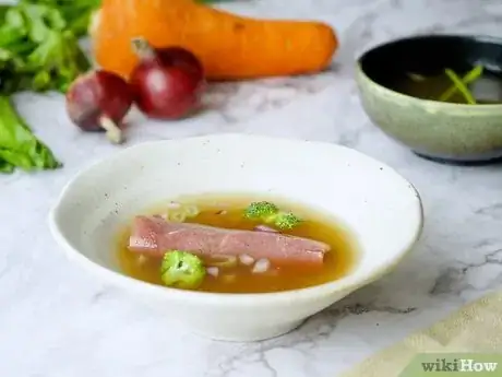 Imagen titulada Make a Basic Consommé Step 19