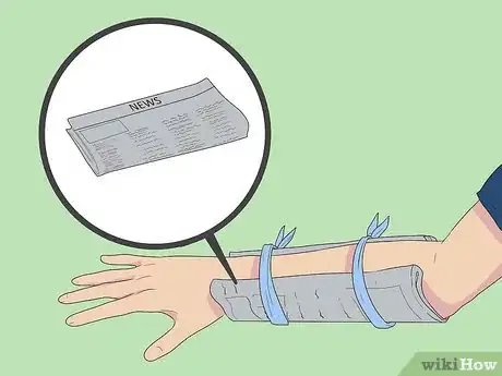 Imagen titulada Splint a Fractured Hand Step 4