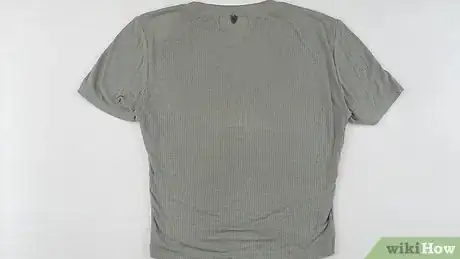 Imagen titulada Roll Clothes Step 1