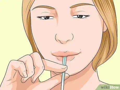Imagen titulada Swallow a Pill Step 9