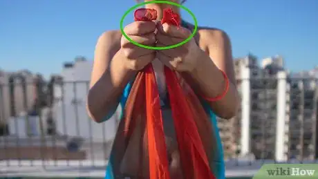 Imagen titulada Tie a Sarong Step 5
