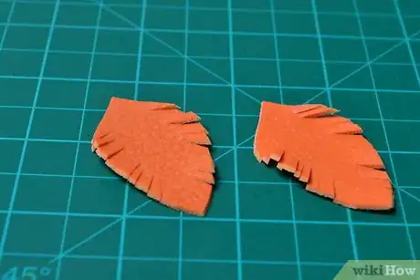 Imagen titulada Make Leather Earrings Step 13