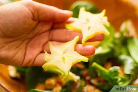 Imagen titulada Eat a Star Fruit Step 7
